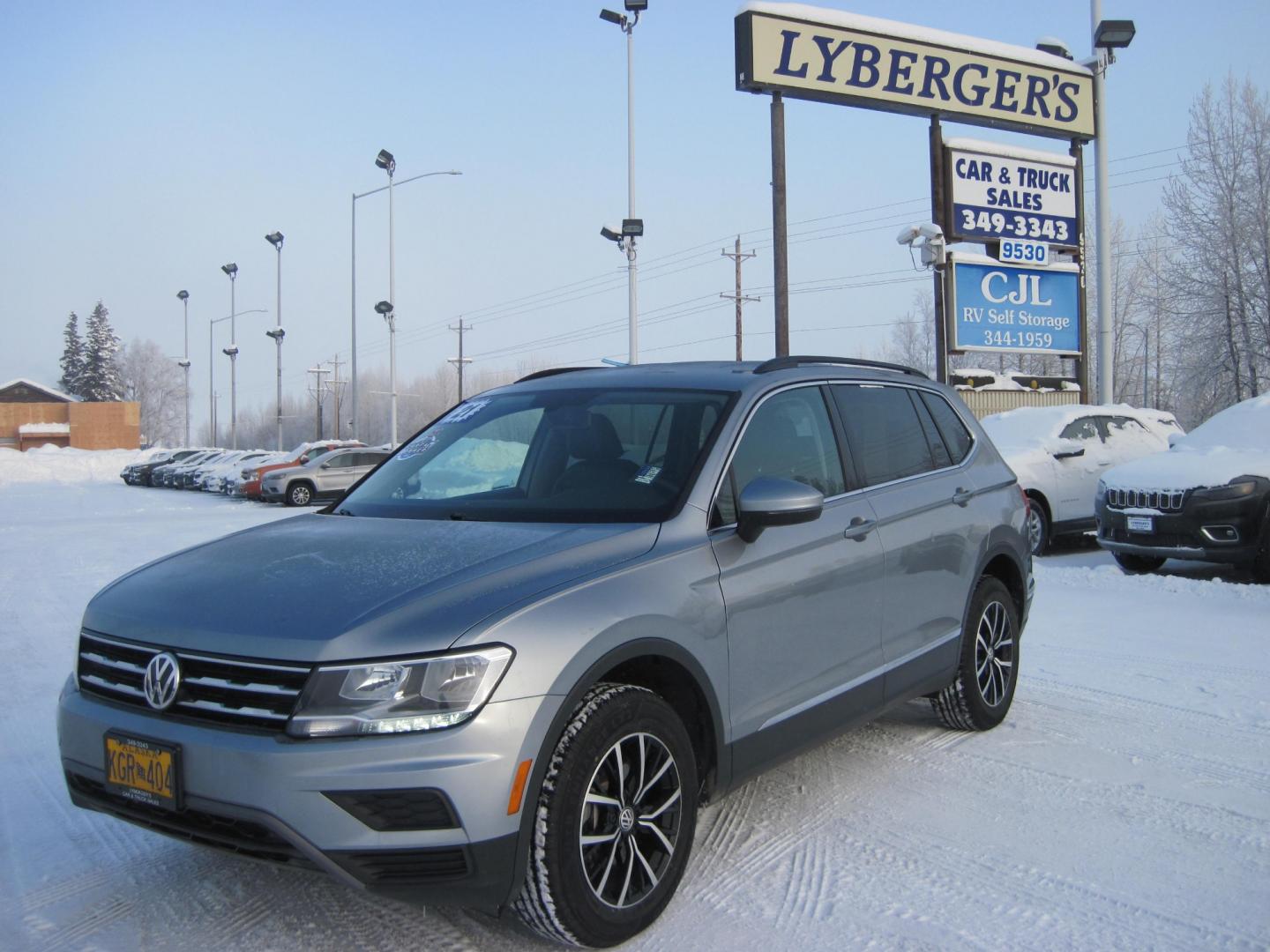 2021 silver /black Volkswagen Tiguan SE AWD (3VV2B7AX8MM) , 6A transmission, located at 9530 Old Seward Highway, Anchorage, AK, 99515, (907) 349-3343, 61.134140, -149.865570 - Photo#0